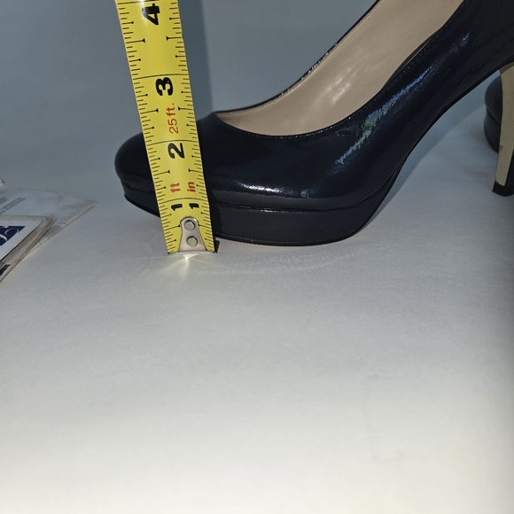 Gently used Leather Enzo Angiolini high heels, navy blue, 4 inch heel. Size 8M - Picture 5 of 7